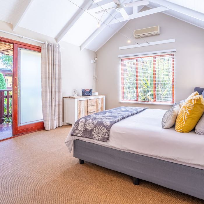 Pond Suite king bedroom